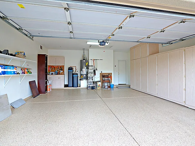 6747 E Eagle Feather Rd — Photo 28