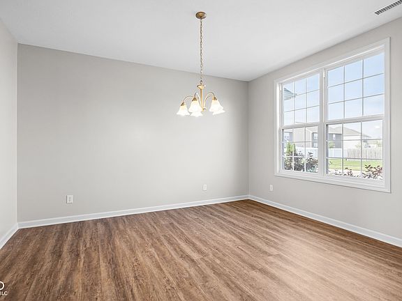 4th image of 5563 Gateway East Dr