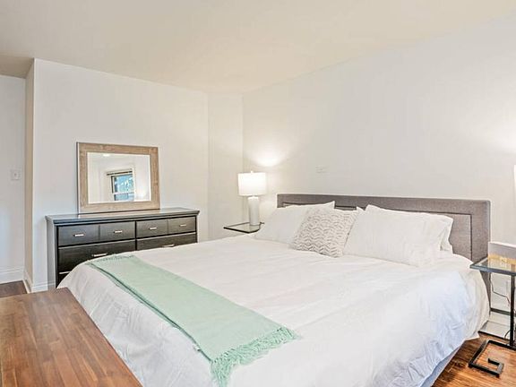 5th image of 1528 N La Salle Dr APT 1