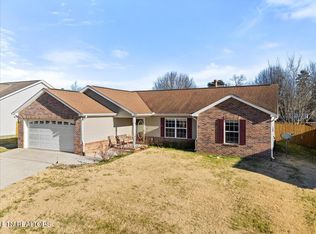 656 Oak Hills Dr, Lenoir City, TN 37771