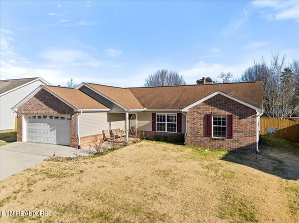 656 Oak Hills Dr, Lenoir City, TN 37771