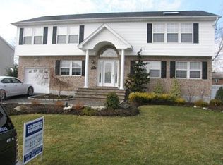 94 Muncie Rd, West Babylon, NY 11704