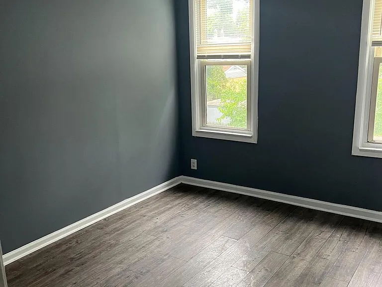 318 Powell St — Photo 15