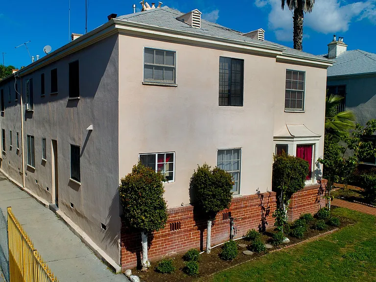 Crenshaw Park Apartments — Photo 25