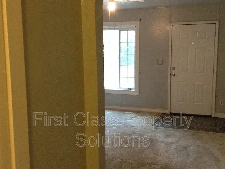 121 NW 29th St #3/4 — Photo 8