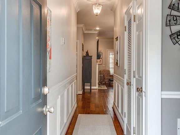 3rd image of 217 Windsor Terrace Dr