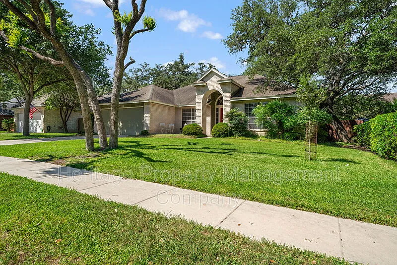3 bed, 2.0 bath, 2236 sqft, $2,275 — Photo 3