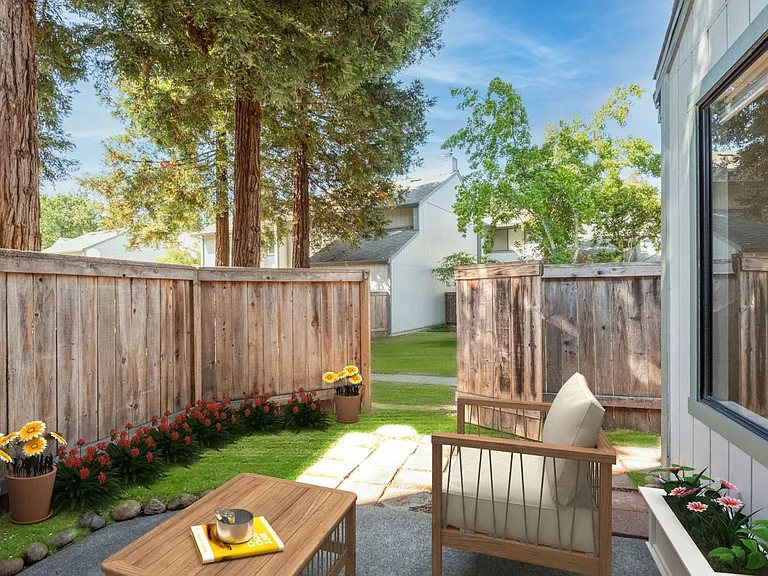 422 Occidental Cir — Photo 19