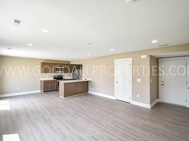 2000 Adler Ct — Photo 2