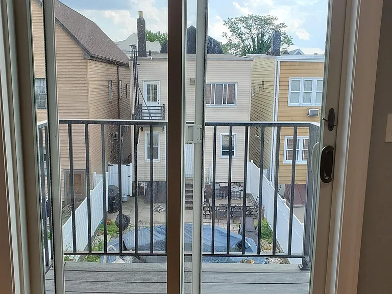 84 Andrew St #2 — Photo 10
