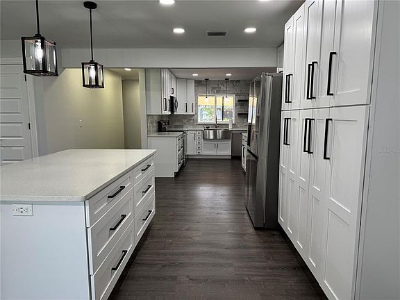 4th image of 1809 STELLA COURT N