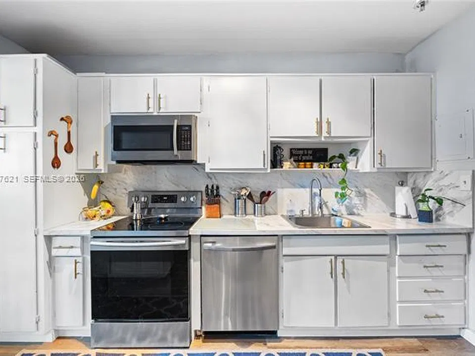 5055 Collins Avenue Cu #5N
