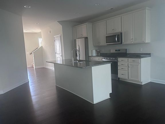 4th image of 105 Hamilton Ave NW