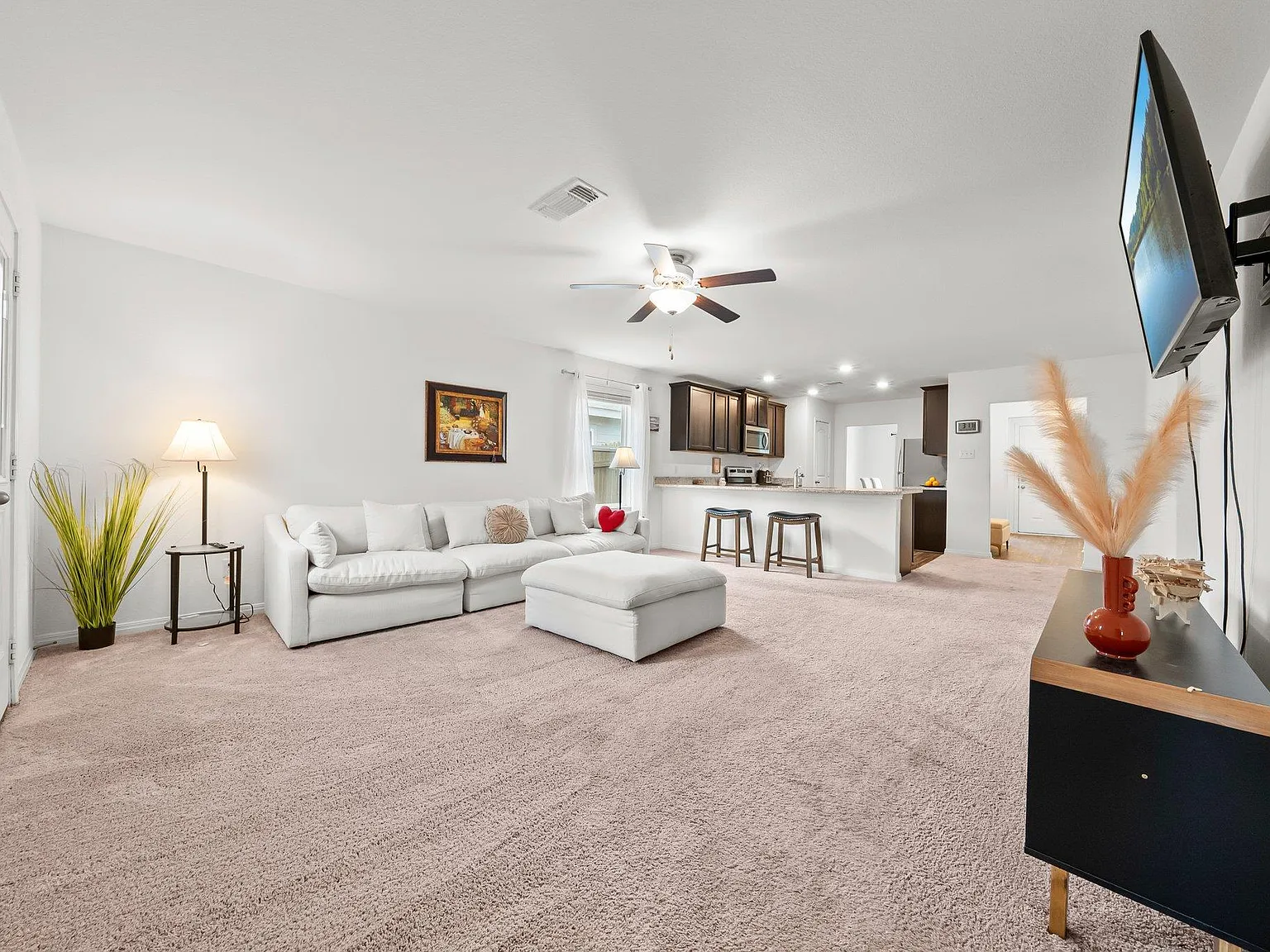3 bed, 2.0 bath, 1525 sqft, $1,700 — Photo 2