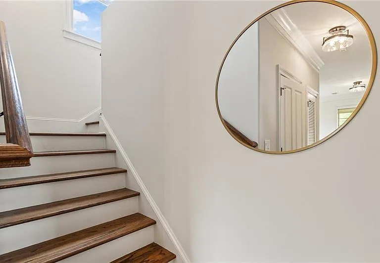 629 Boulevard NE — Photo 58