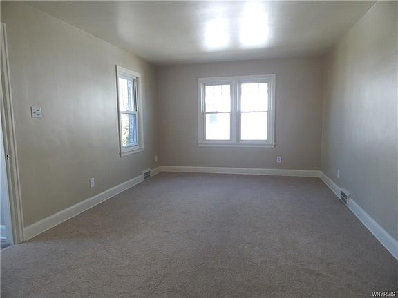 4th image of 3529 Chapin Ave