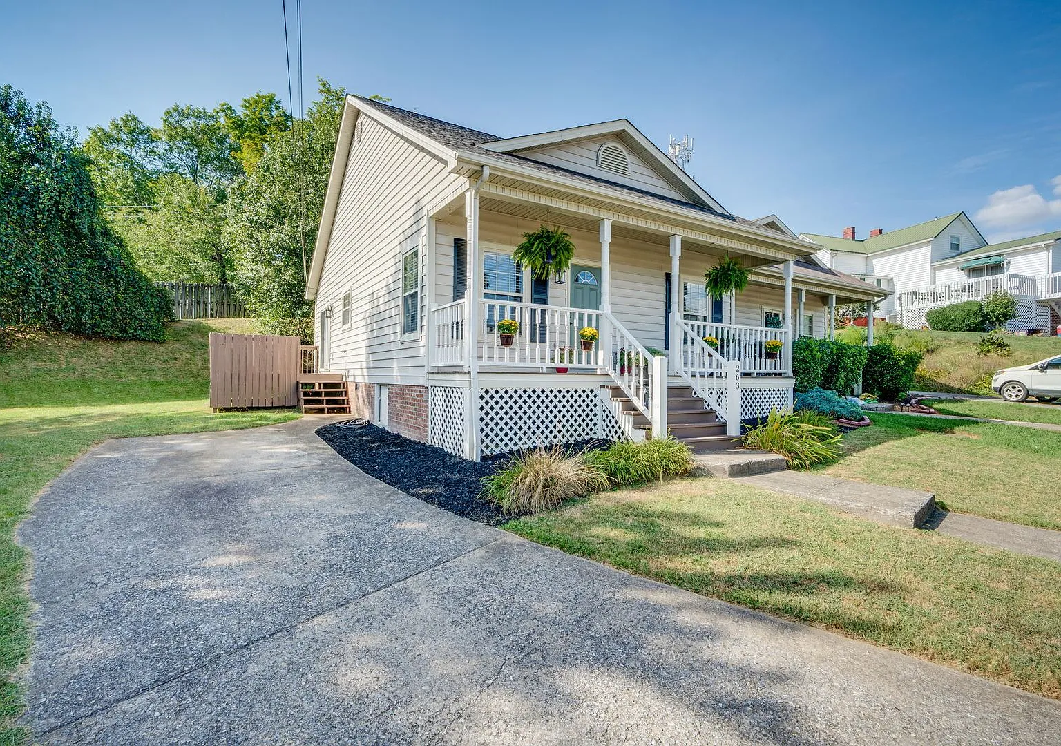 Charming 2-Bedroom Home in the Heart of Historic Downtown Jonesborough! — Photo 2