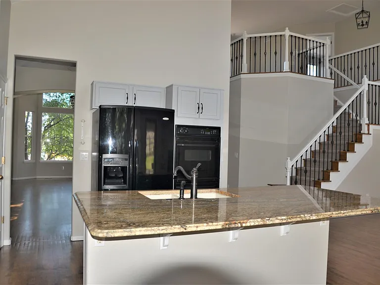 2466 W Sunset Dr — Photo 11