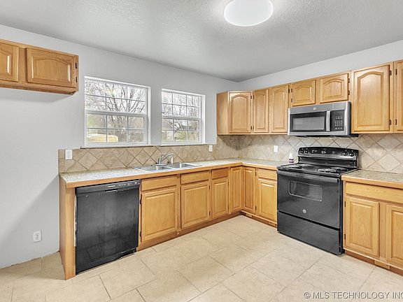 4th image of 6839 E King St