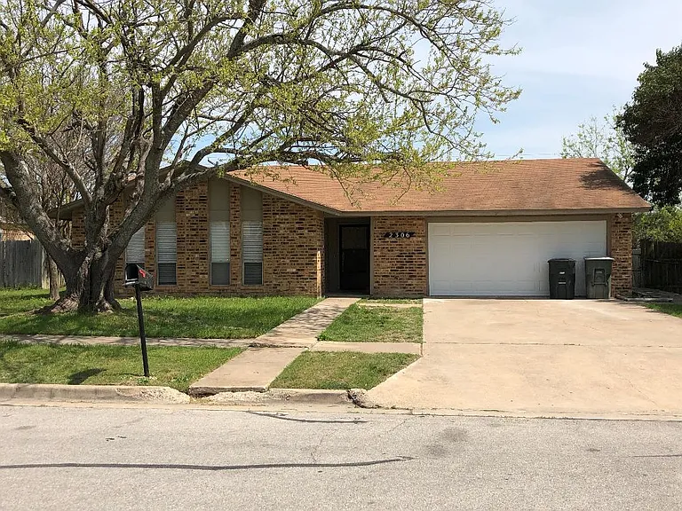 2306 Hunt Dr — Photo 15