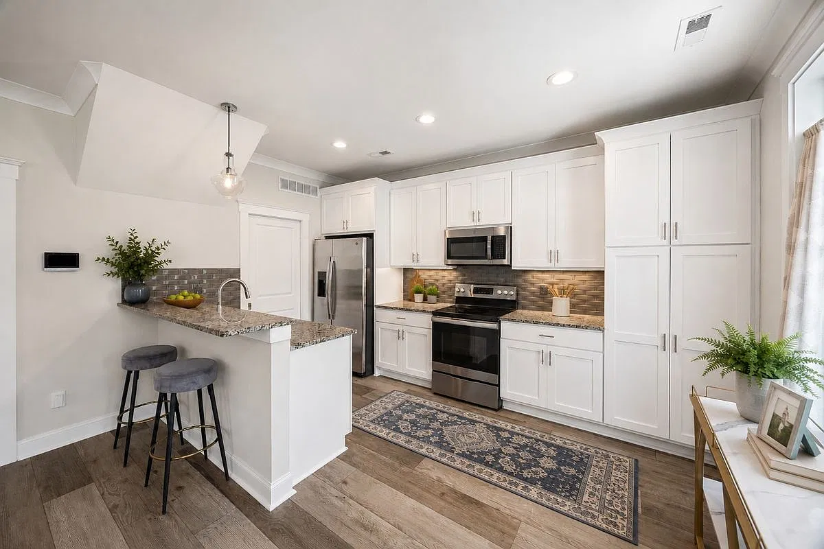 3 bed, 3.0 bath, 1367 sqft, $2,150 — Photo 3