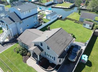 12 New Point Pl, Amityville, NY 11701