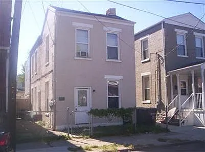 320 Elm St photo 1