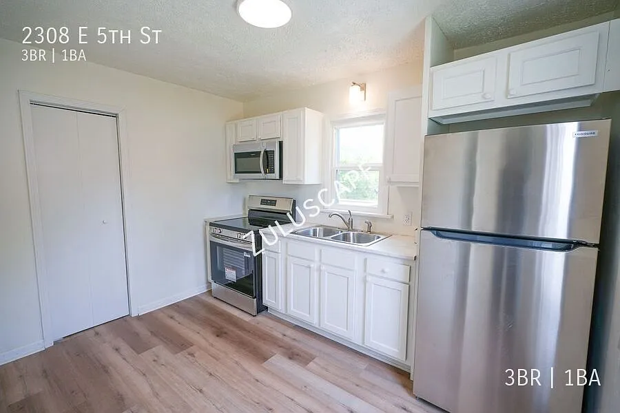 1/2 Off Quiet 3 Bed 1 Bath! — Photo 4