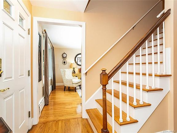 3rd image of 43 Wedgewood Dr