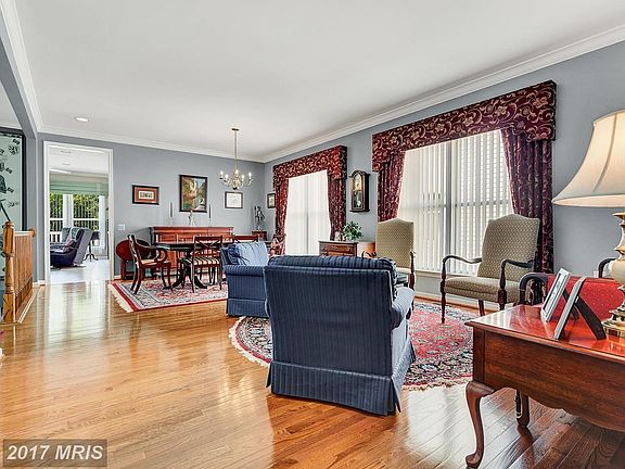 5th image of 23 Hanover Ct