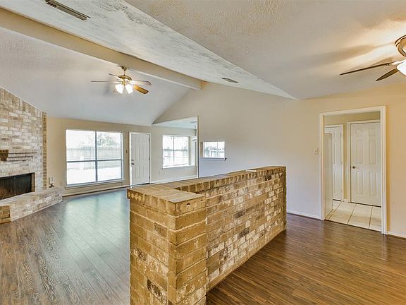 3rd image of 21743 Park Bend Dr