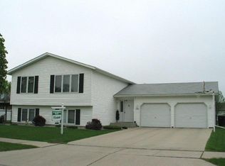 3398 Primrose Ct, Grand Forks, ND 58201
