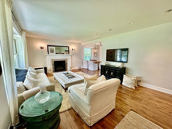 5th image of 749 Broadview Ave