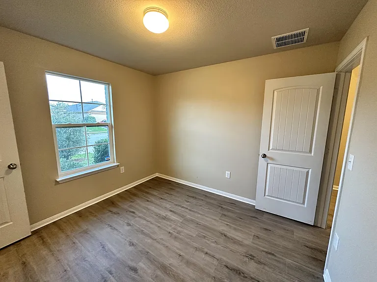 704 Silver Wing Dr — Photo 16