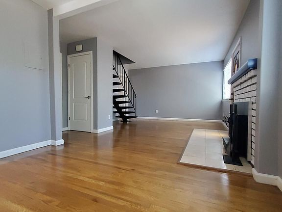4th image of 1107 9th Ave