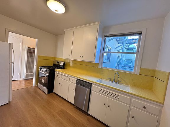 4th image of 200 30th St #1354R