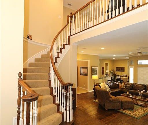 5th image of 525 Lynn Ct