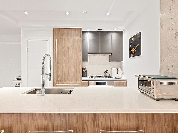 5th image of 253 E 7th St #4A