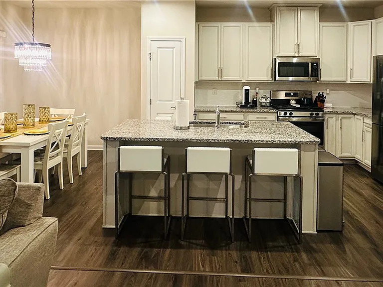 445 Greenwood Dr — Photo 5
