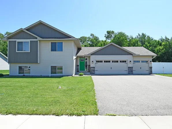 38391 Hunters Ridge Trl, North Branch, MN 55056