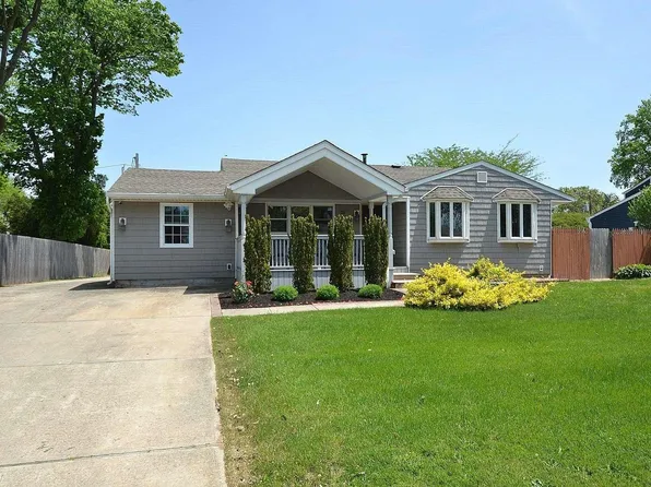 26 Hunter Lane, Centereach, NY 11720