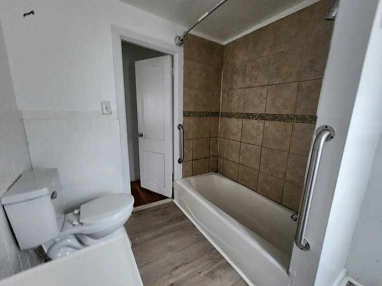 300 W Elm St #300 — Photo 22