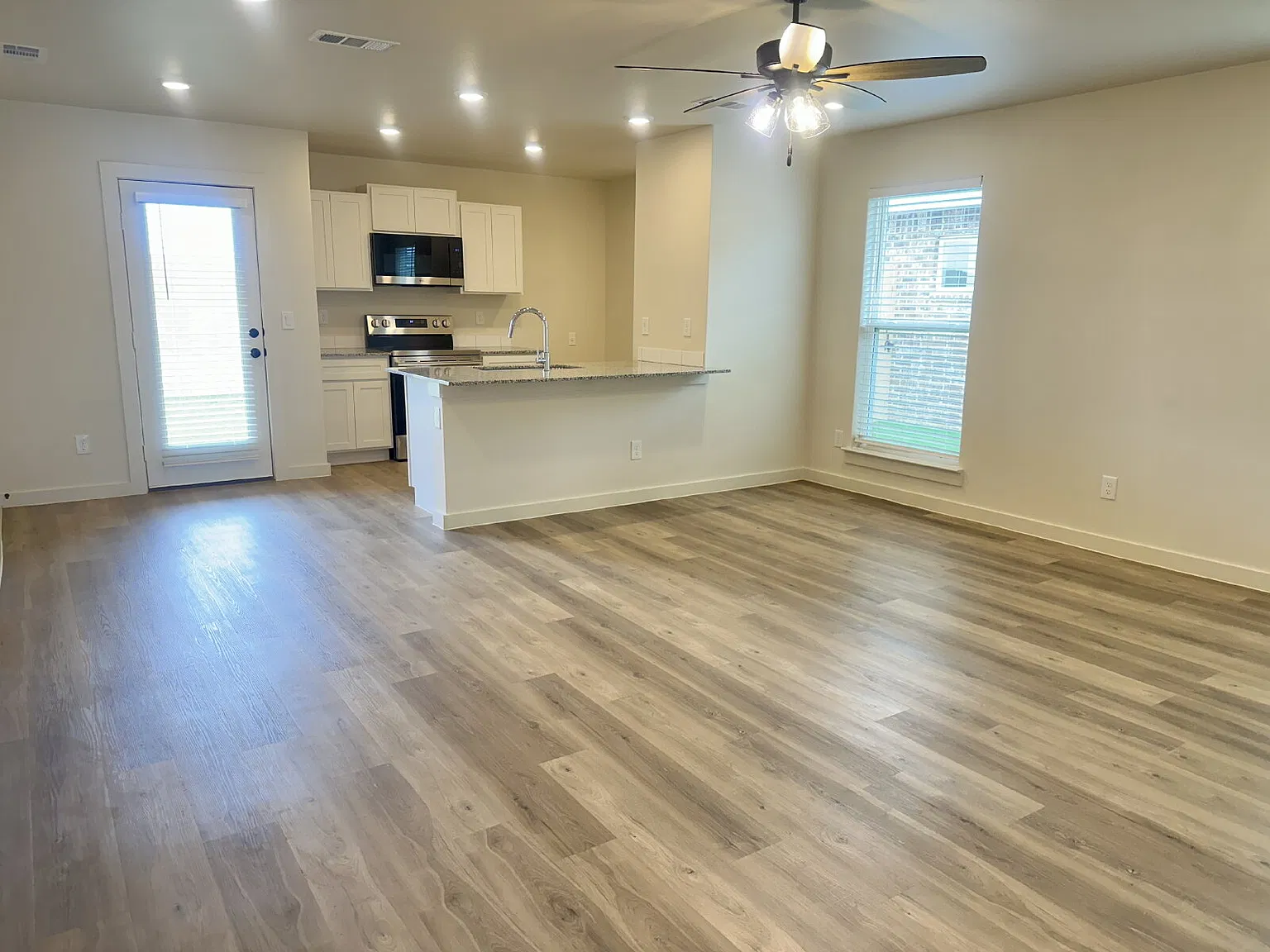 2 bed, 2.0 bath, 1005 sqft, $1,495 — Photo 4