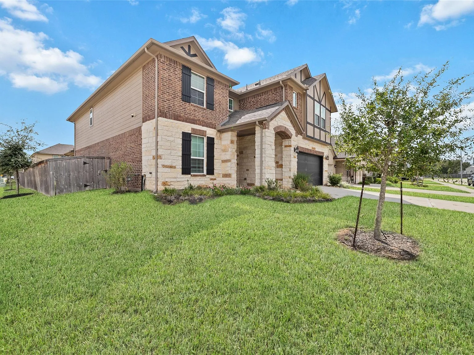 4 bed, 3.5 bath, 3237 sqft, $3,250 — Photo 3