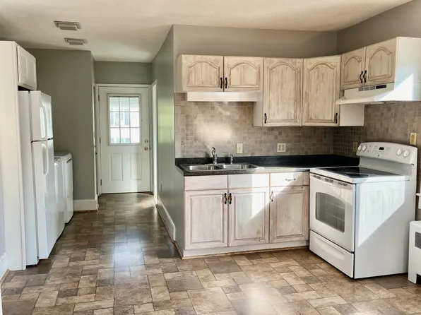 180 S Main St, Suffield, CT 06078