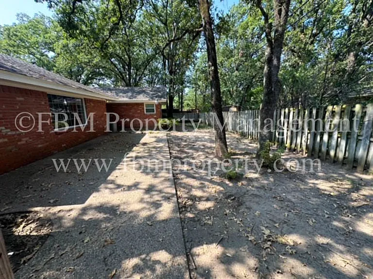900 Dobbins Rd — Photo 5