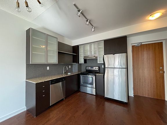 3rd image of 33 Lombard St #909