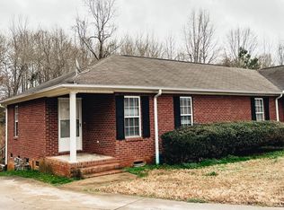 388 Miller Pointe Dr, Inman, SC 29349