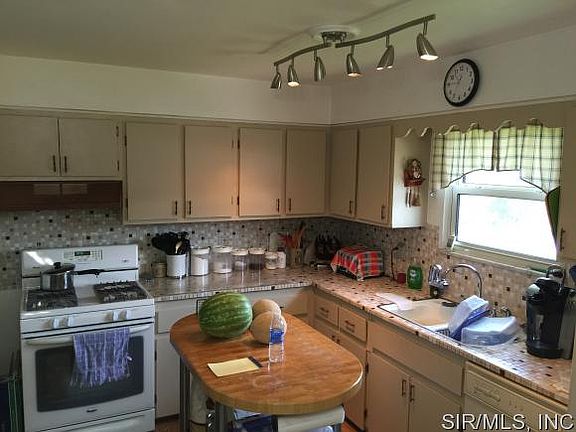 2nd image of 107 S Alton St