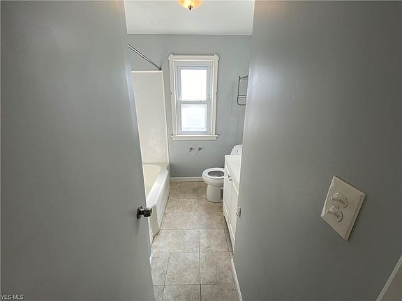5th image of 25330 Shoreview Ave